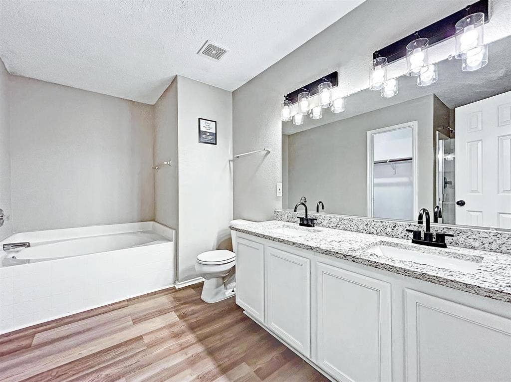 4 BR in Lancaster