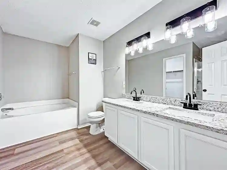 4 BR in Lancaster