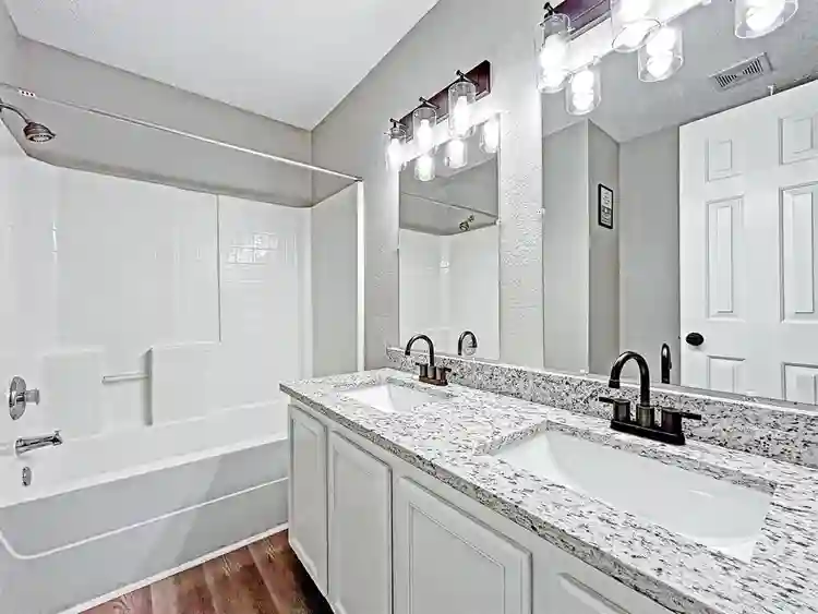 4 BR in Lancaster
