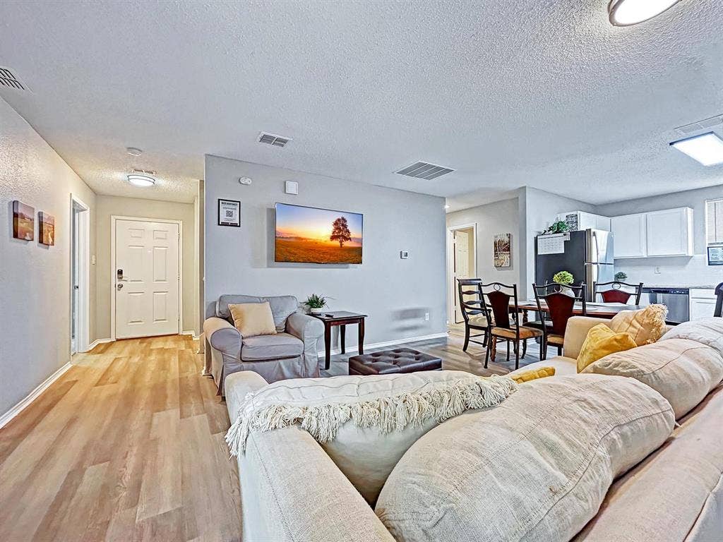 4 BR in Lancaster