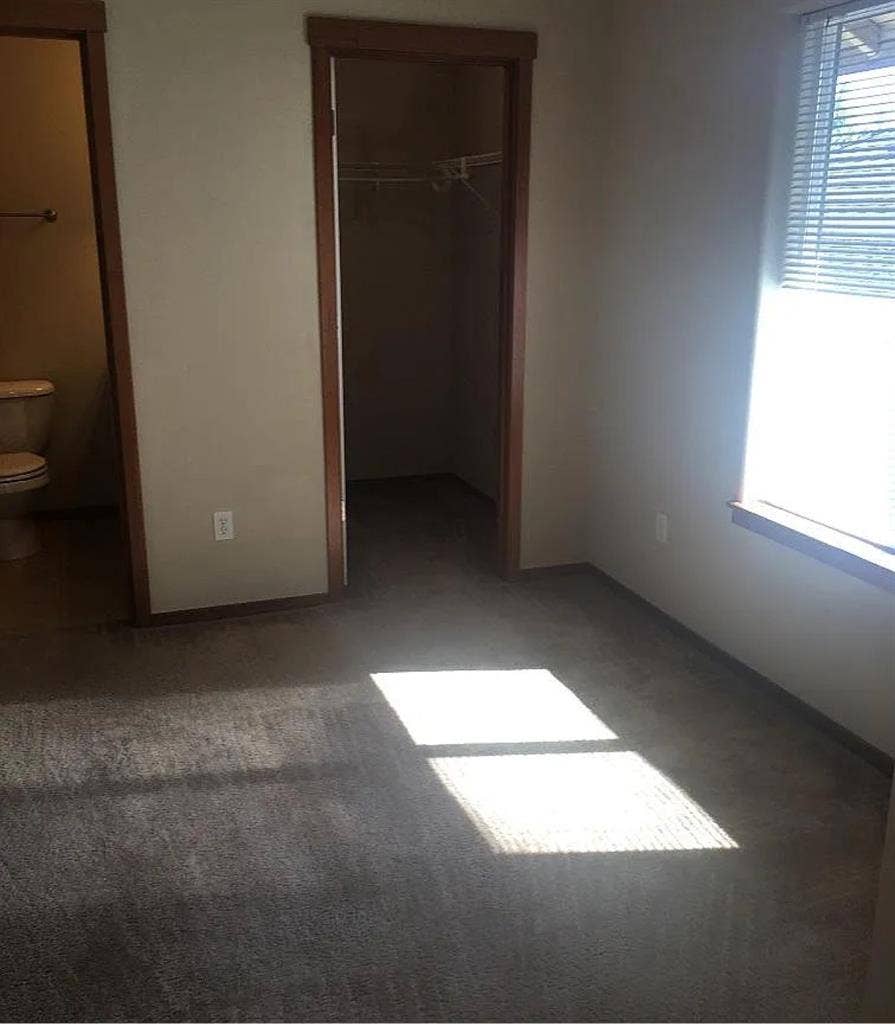 Spacious 3bed 2.5 bath townhouse