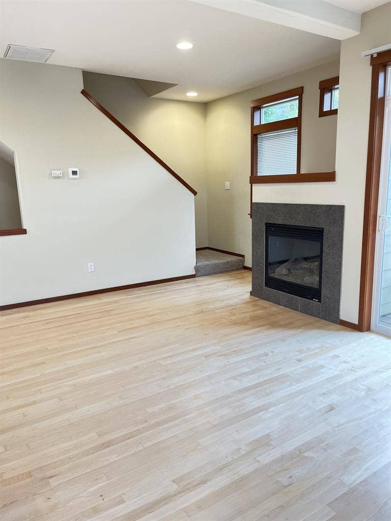 Spacious 3bed 2.5 bath townhouse