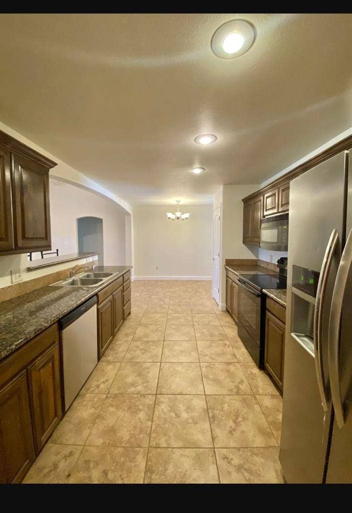 Looking for Roomate