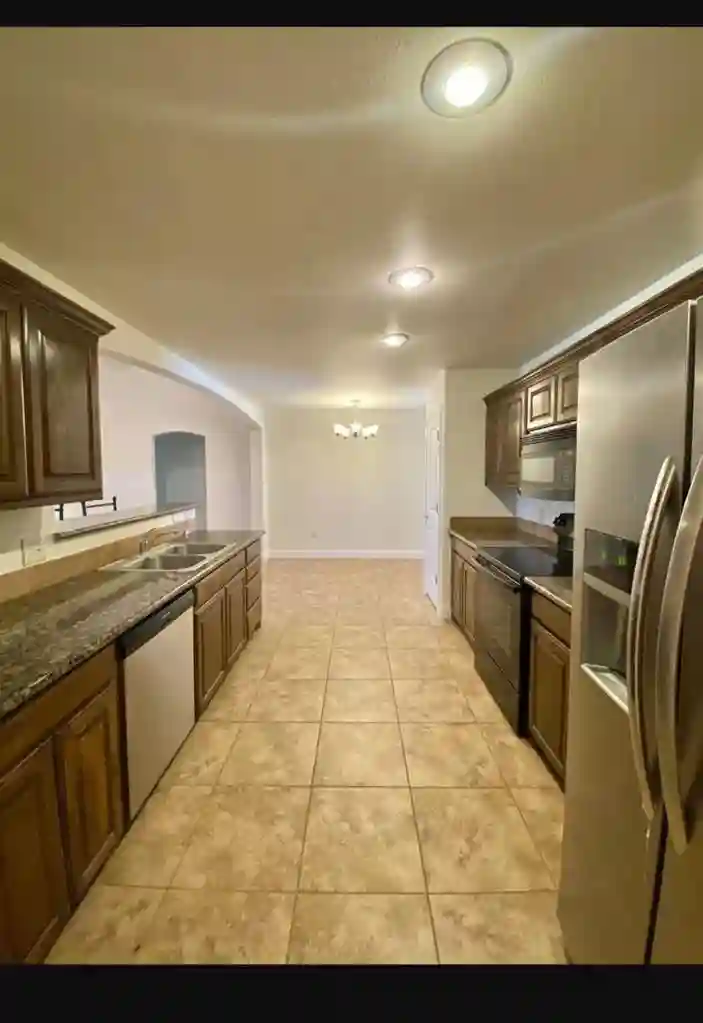 Looking for Roomate