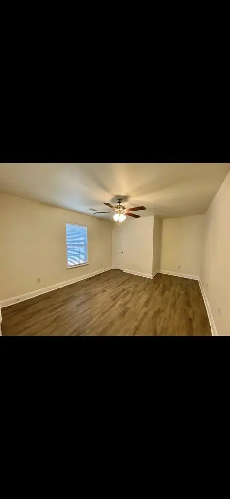 Looking for Roomate