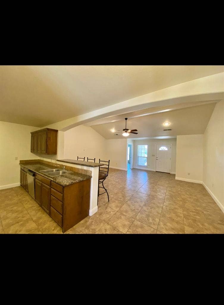 Looking for Roomate