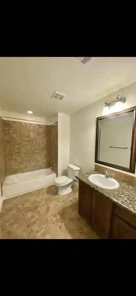 Looking for Roomate