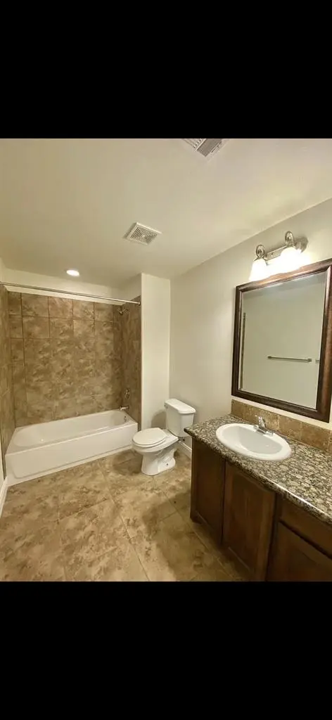 Looking for Roomate