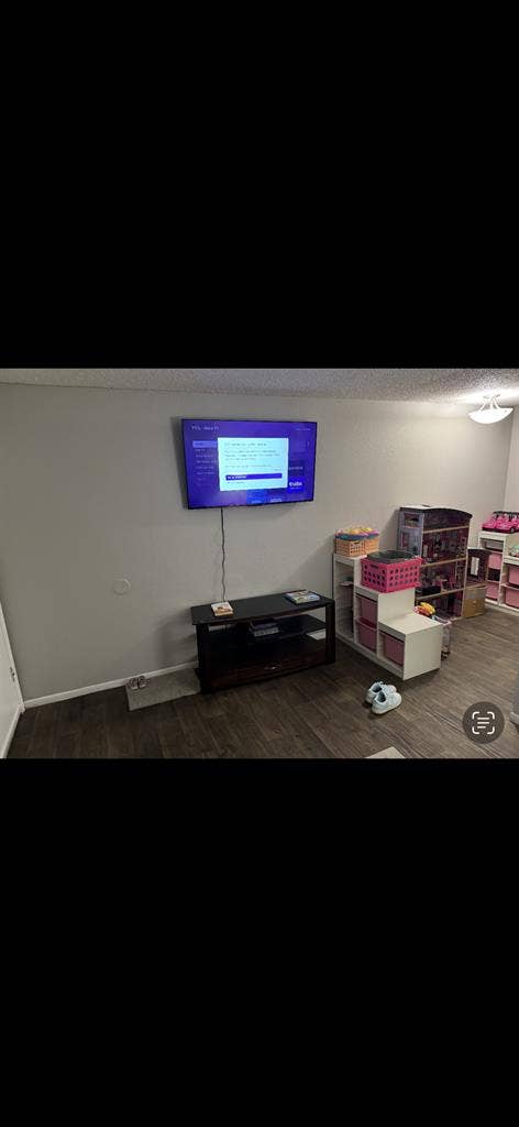 Furnished 1B/1B. $1,000/mo.