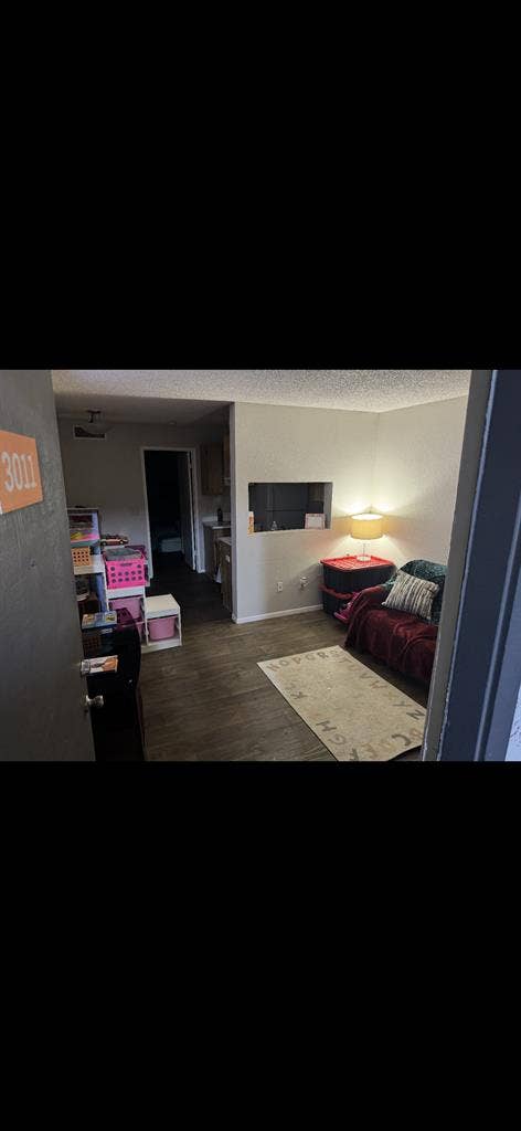 Furnished 1B/1B. $1,000/mo.