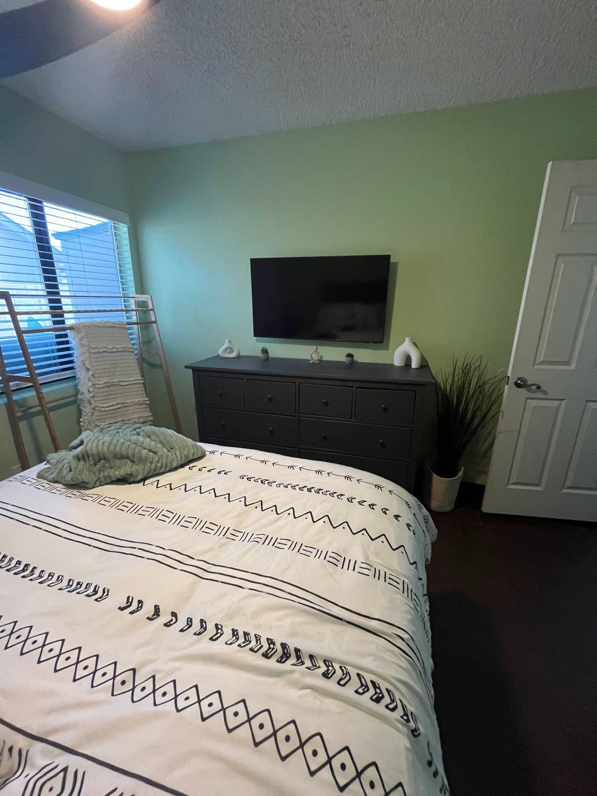 Peoria Room - $1000 utilities incl