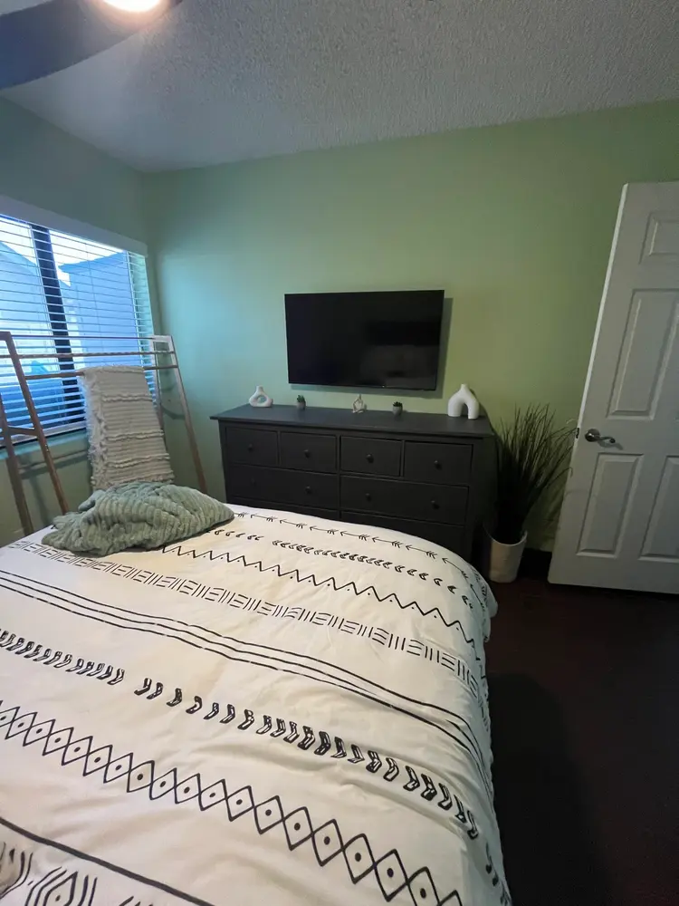 Peoria Room - $1000 utilities incl