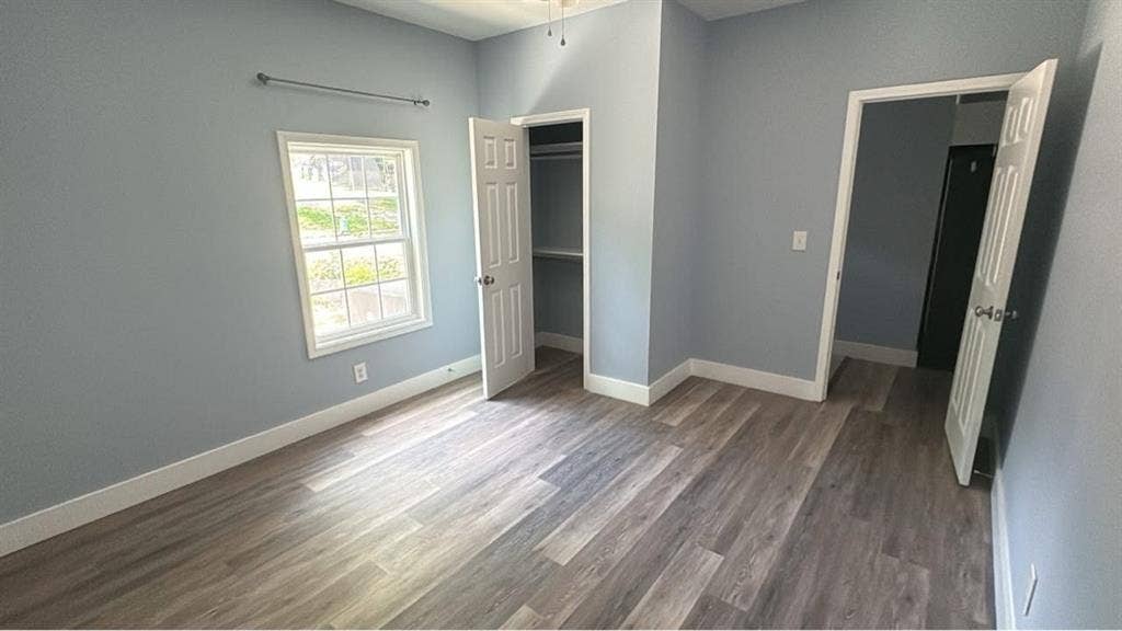 Female or LGBTQ male roommate