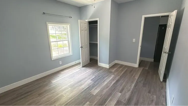 Female or LGBTQ male roommate