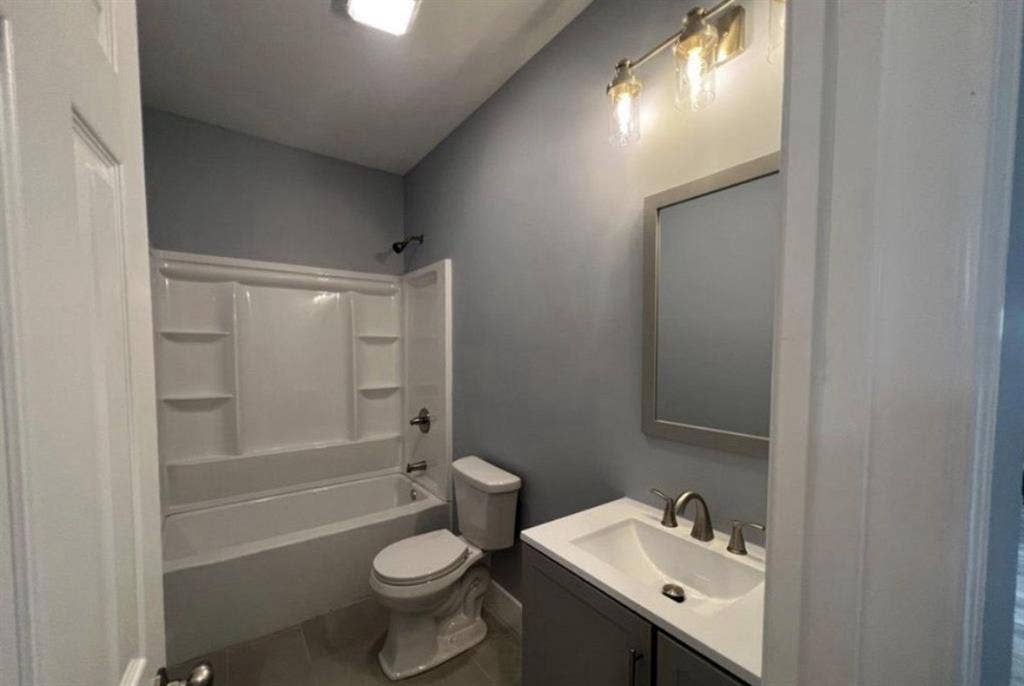 Female or LGBTQ male roommate