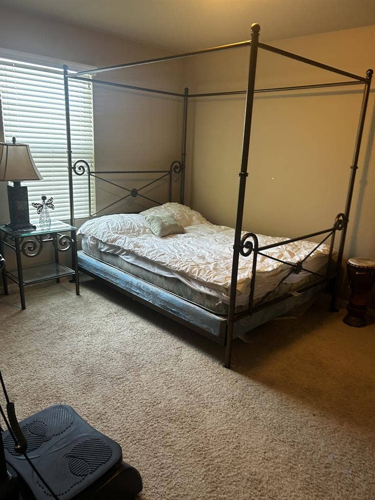 Furnished room -utilities included
