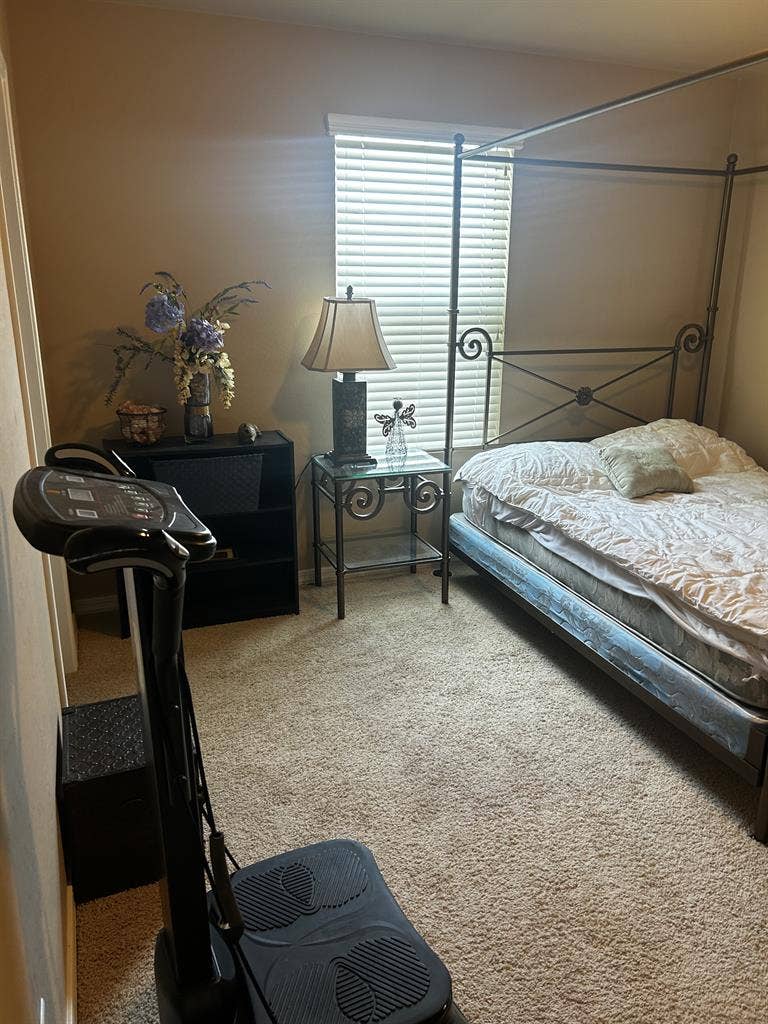 Furnished room -utilities included