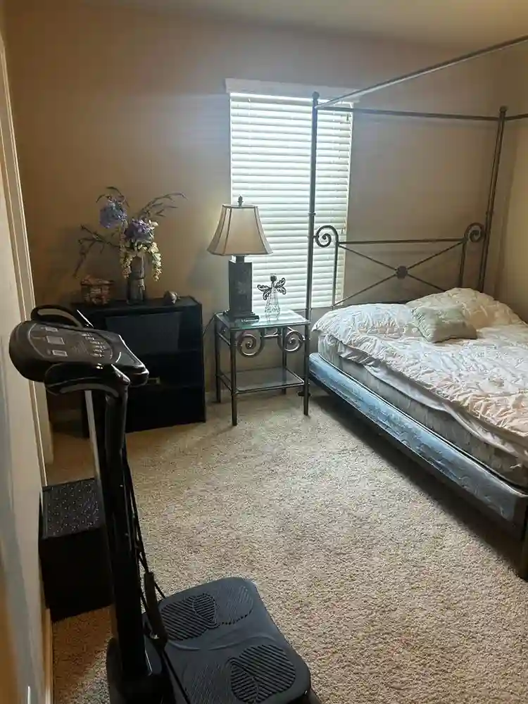 Furnished room -utilities included