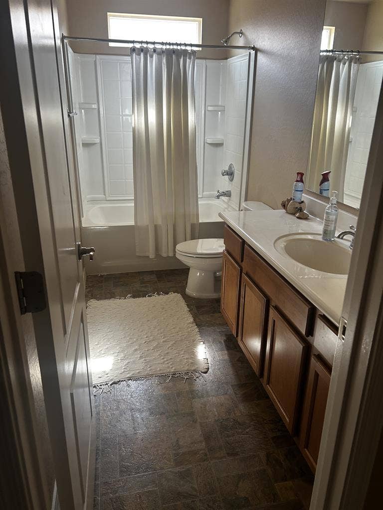 Furnished room -utilities included