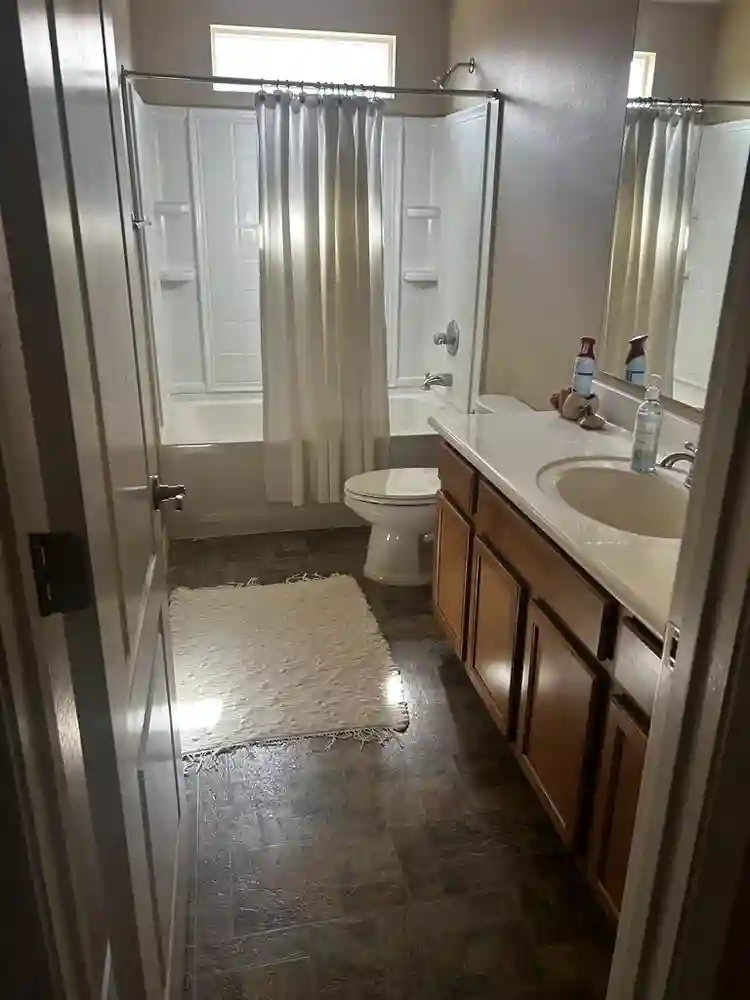 Furnished room -utilities included