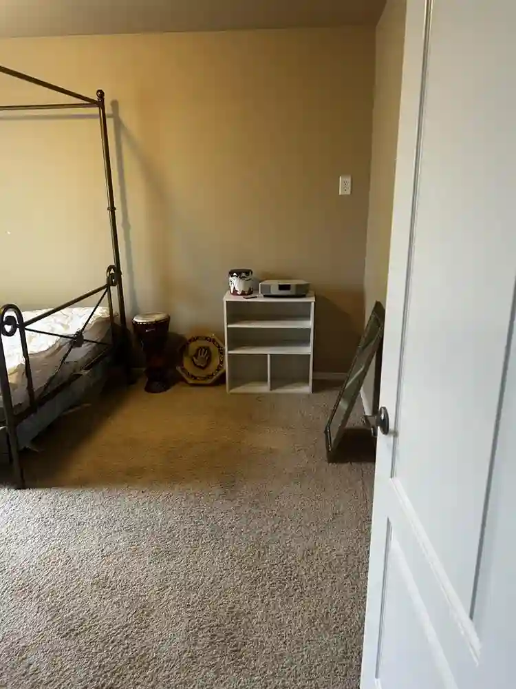 Furnished room -utilities included