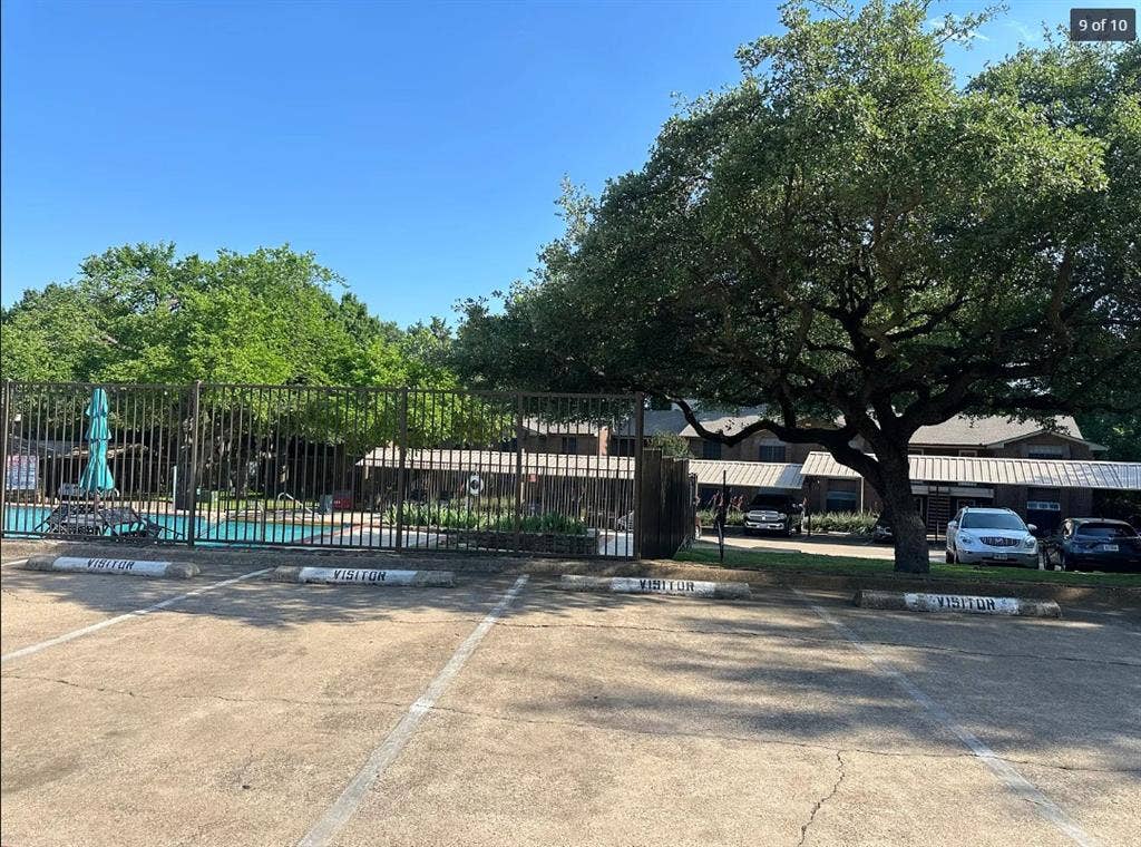 2 BR in Dallas