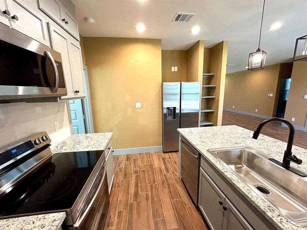 3 BR in The Colony