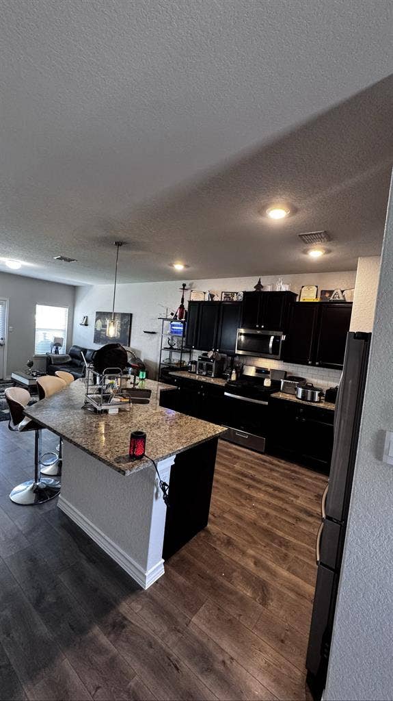 Spacious Bedroom – Alamo Ranch