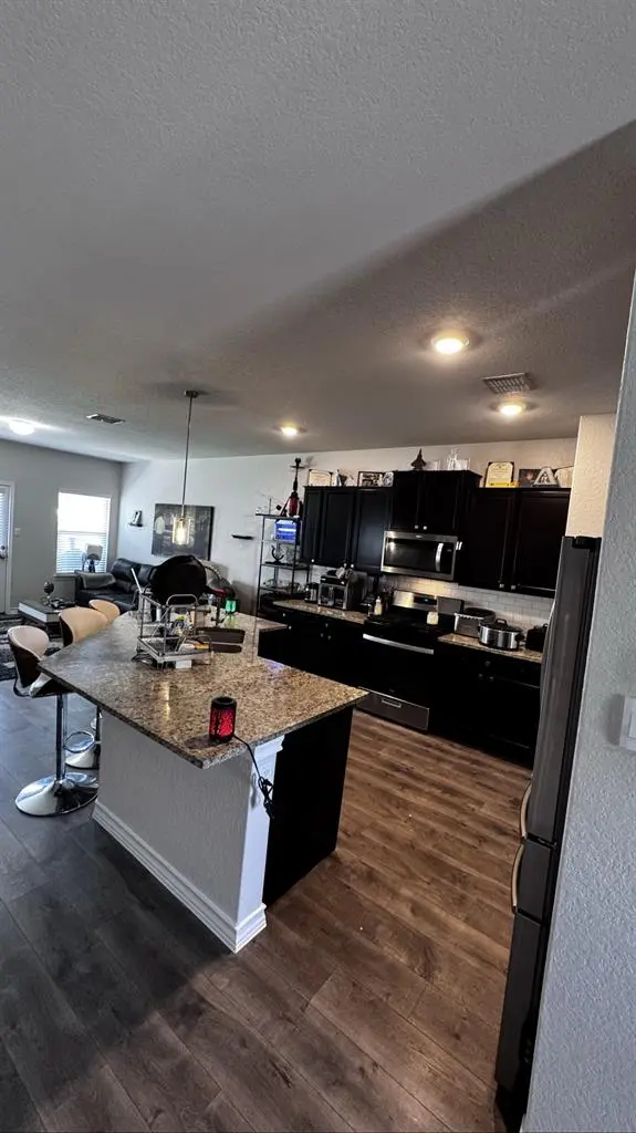 Spacious Bedroom – Alamo Ranch