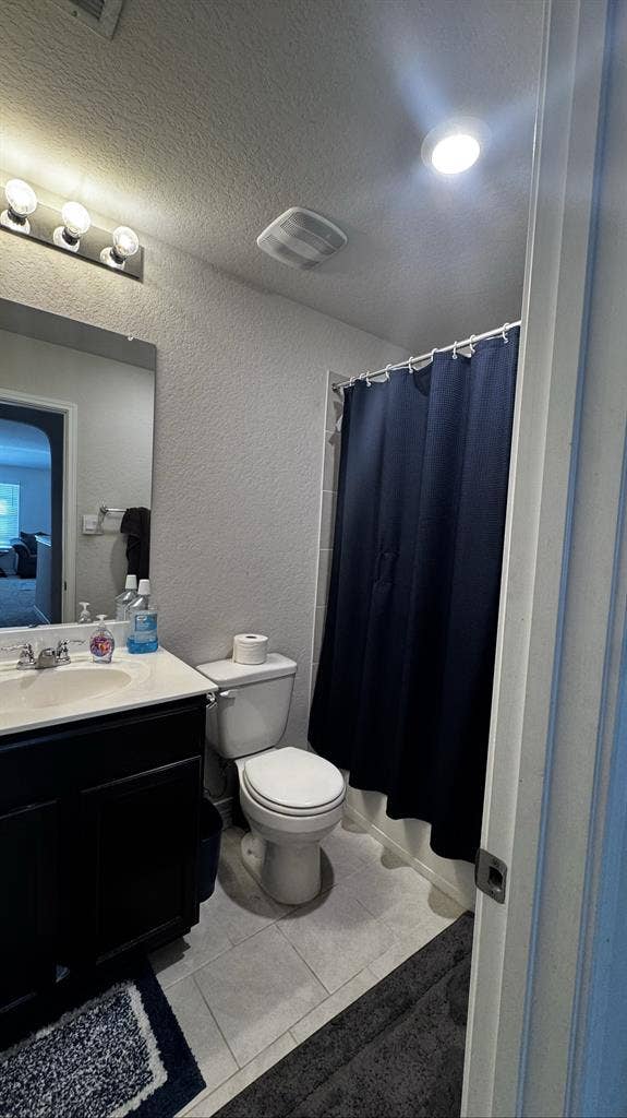 Spacious Bedroom – Alamo Ranch