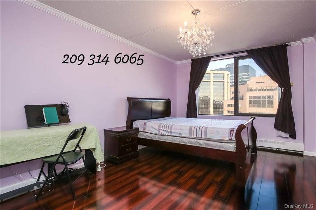 Commuter's dream! Luxury Condominiu