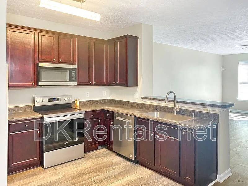 3 BR in East Point