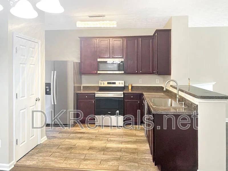 3 BR in East Point