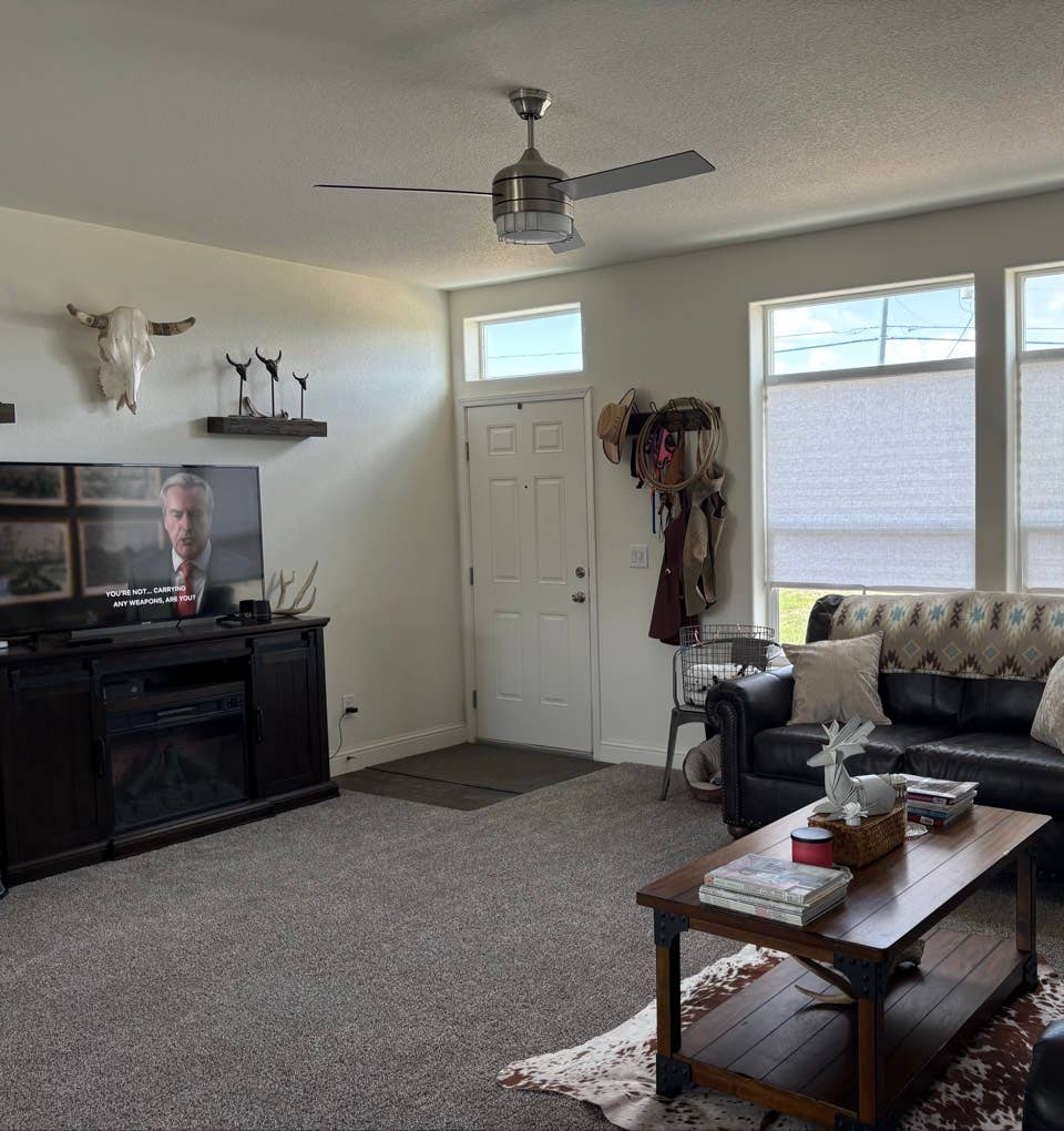 Cozy private room and bath in Chino