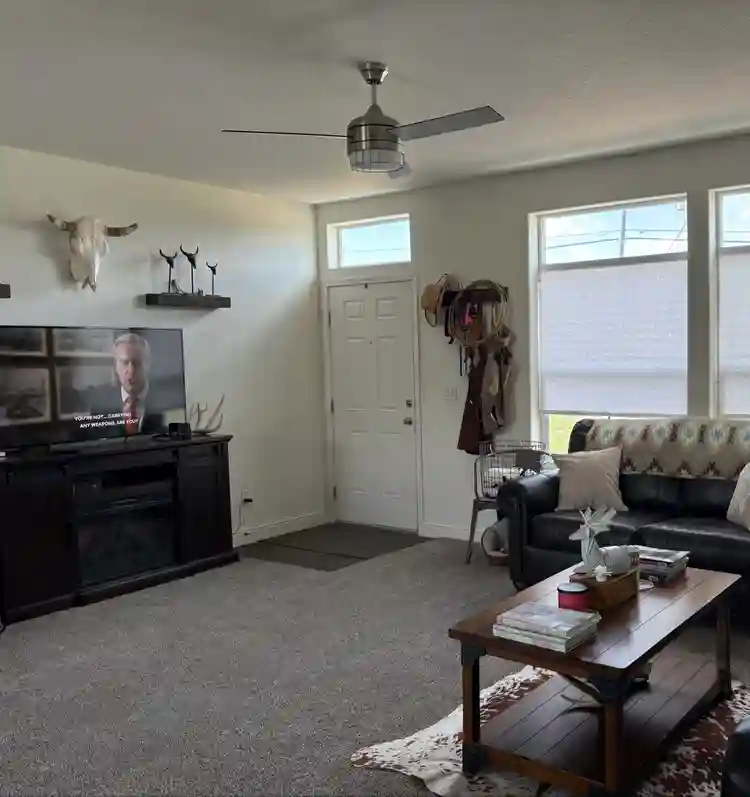 Cozy private room and bath in Chino