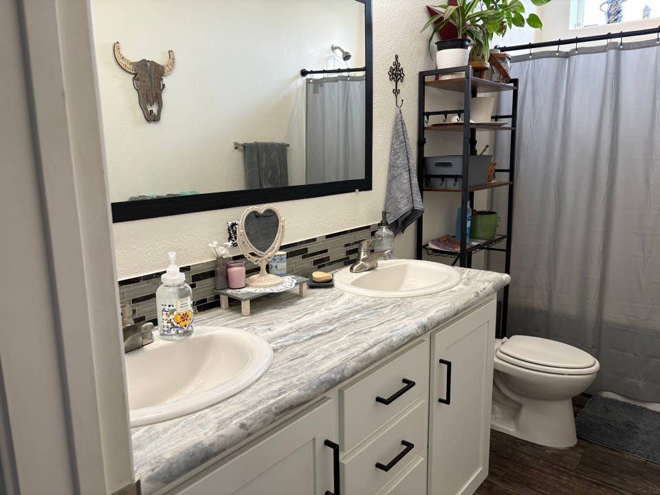 Cozy private room and bath in Chino