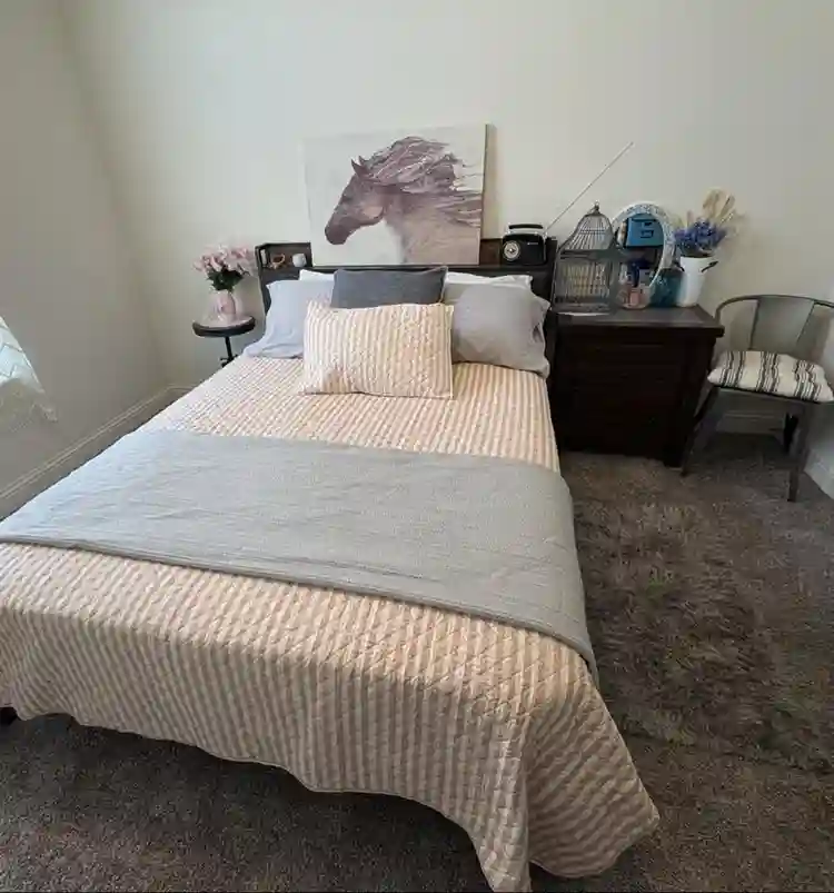 Cozy private room and bath in Chino