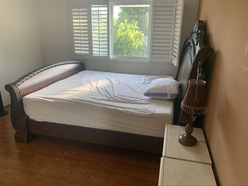 Two room for rent, very quiet.