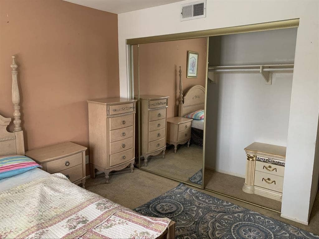 Two room for rent, very quiet.