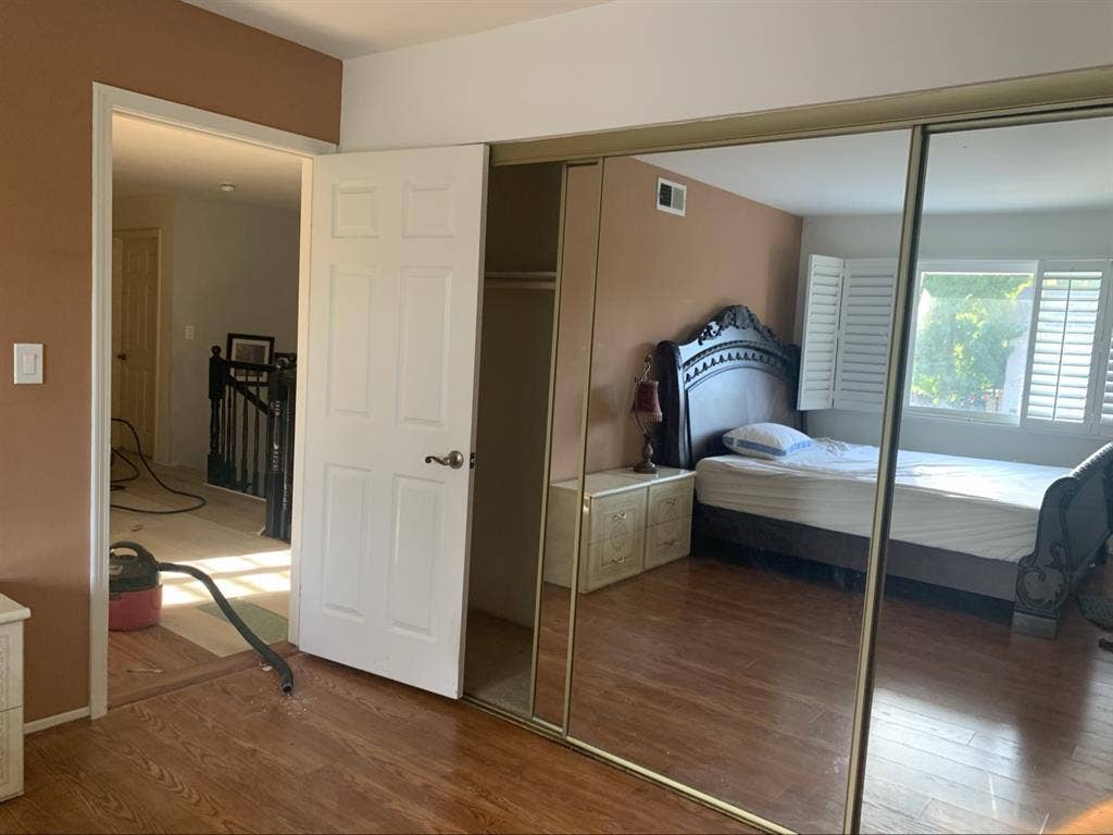 Two room for rent, very quiet.