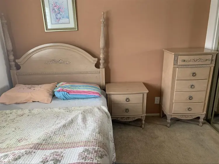 Two room for rent, very quiet.