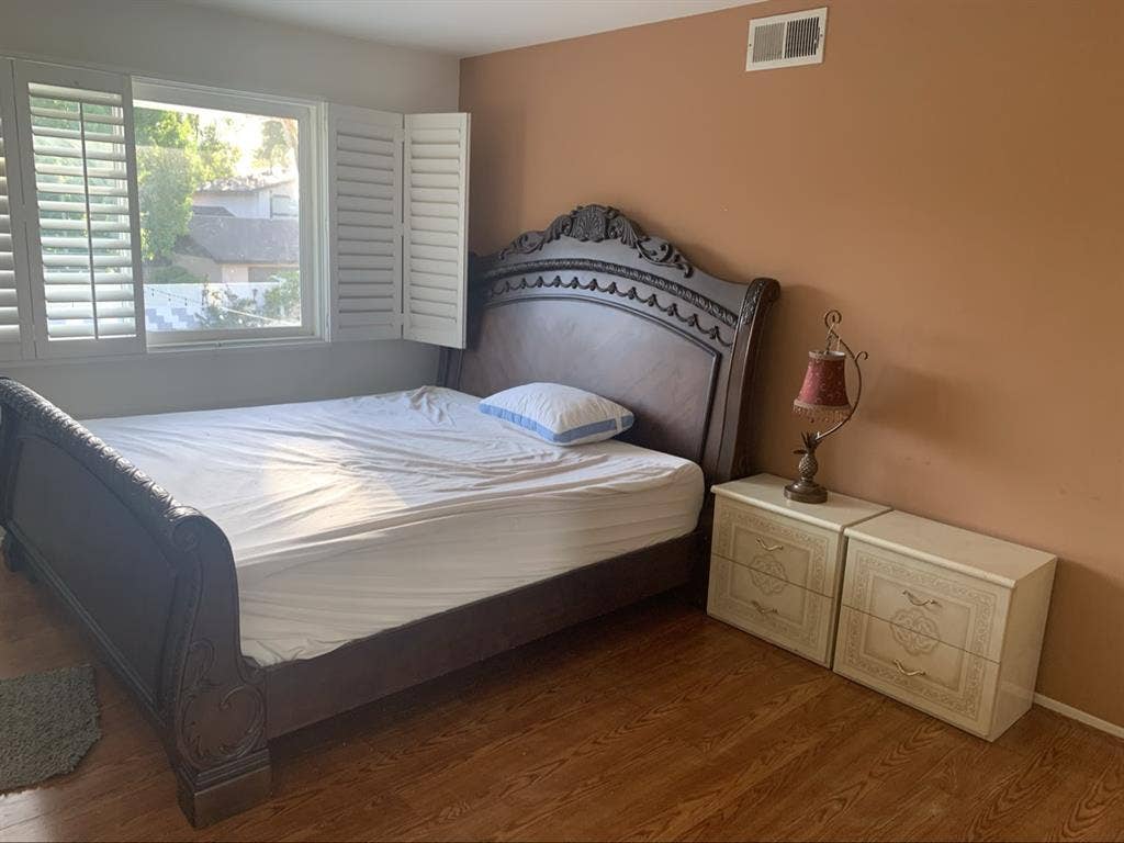 Two room for rent, very quiet.