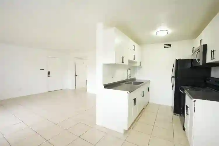 Female Roommate – 10 mins from FIT!
