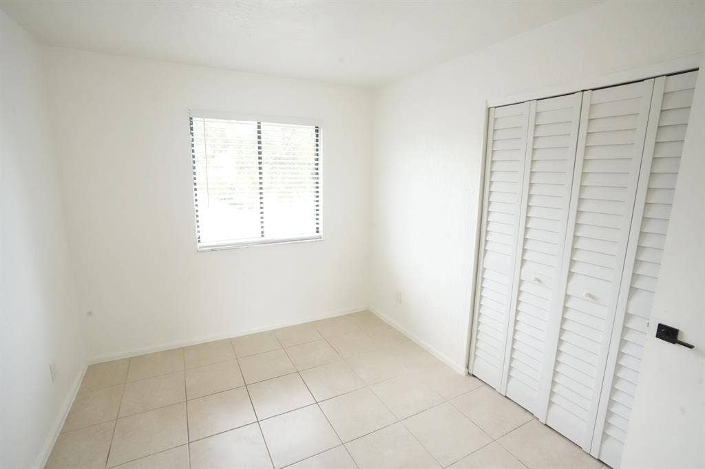 Female Roommate – 10 mins from FIT!
