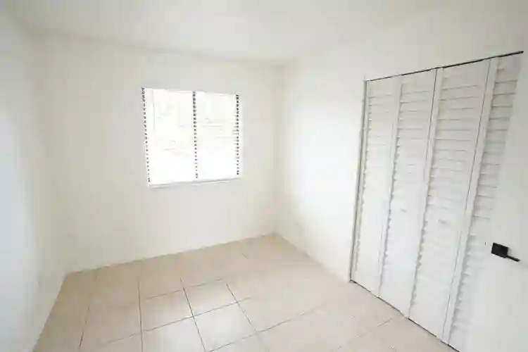 Female Roommate – 10 mins from FIT!