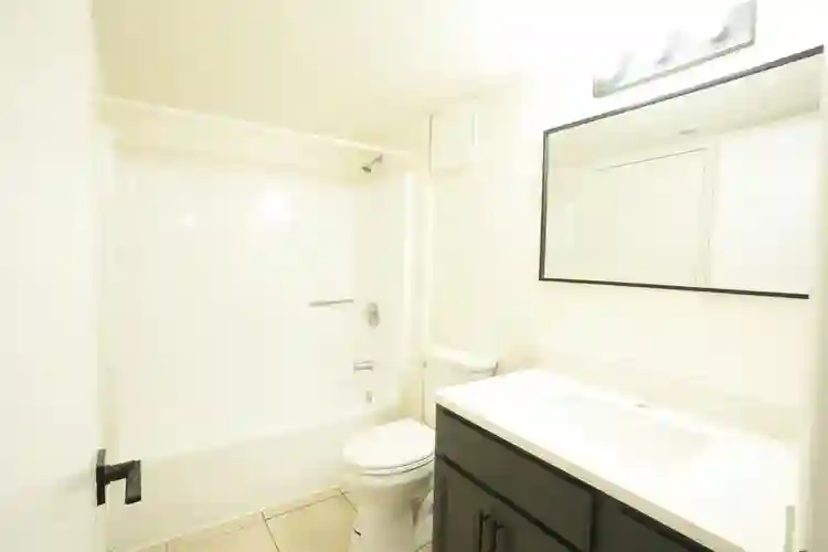 Female Roommate – 10 mins from FIT!