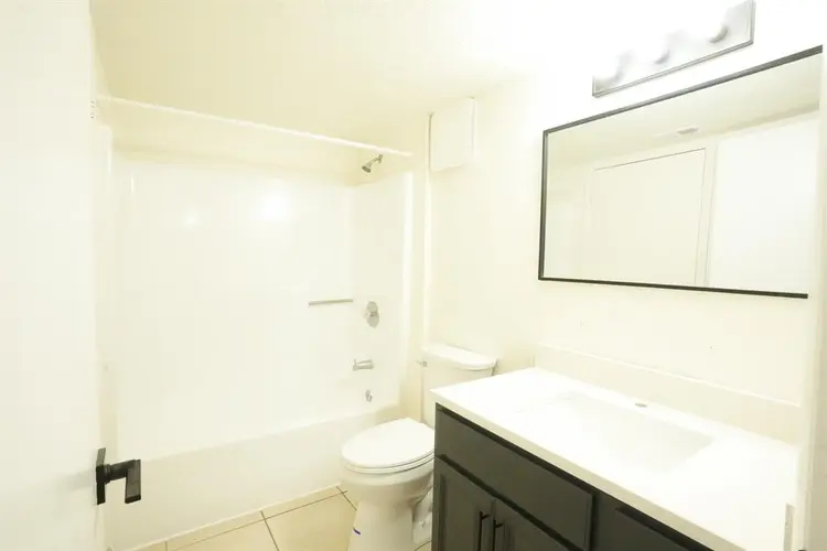 Female Roommate – 10 mins from FIT!