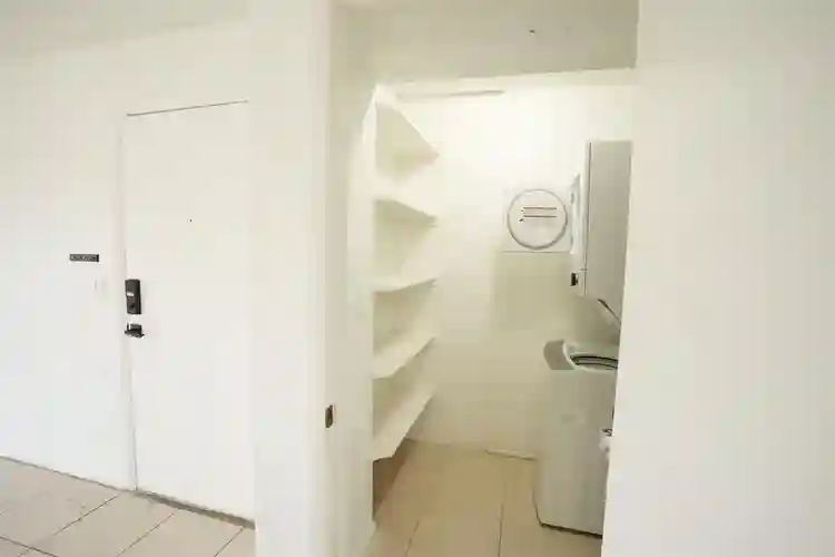 Female Roommate – 10 mins from FIT!