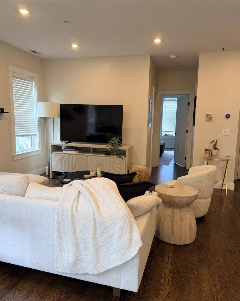Roommate Wanted - East Boston 9/1