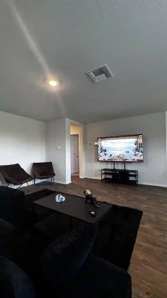 W. San Antonio - Bedroom